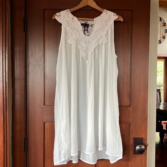 White lace dress - Picture 1 of 3